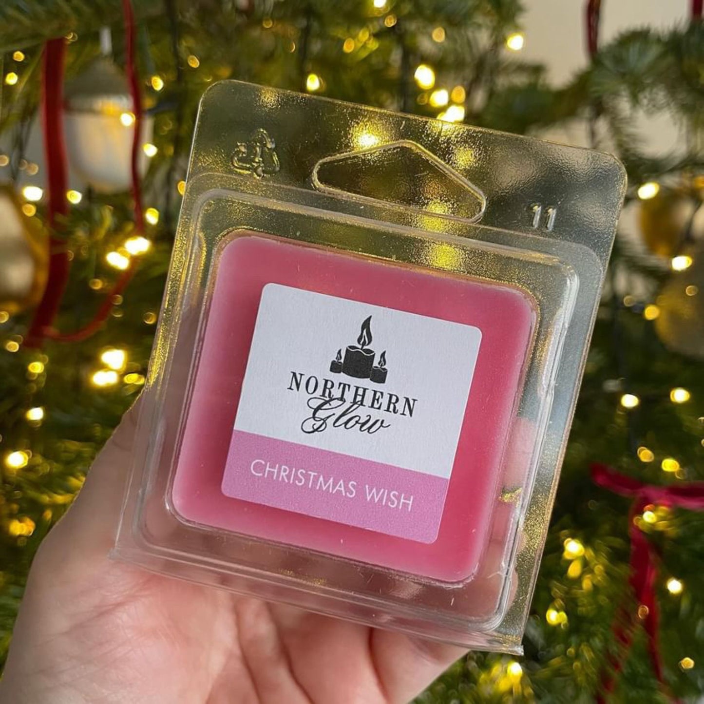 Christmas Wish is a pink colour wax in a plastic case. There are four individual cubes that can be split. The label is white with the logo in the centre. 'Christmas Wish' is in white writing with a pink background.